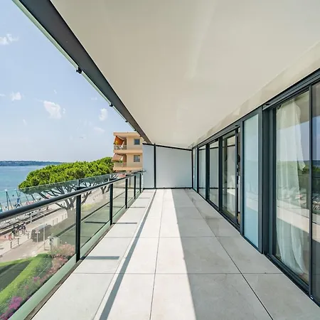 Beautiful Renovated 2br Sea View Palm Cannes