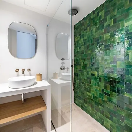 Beautiful Renovated 2br Sea View Palm